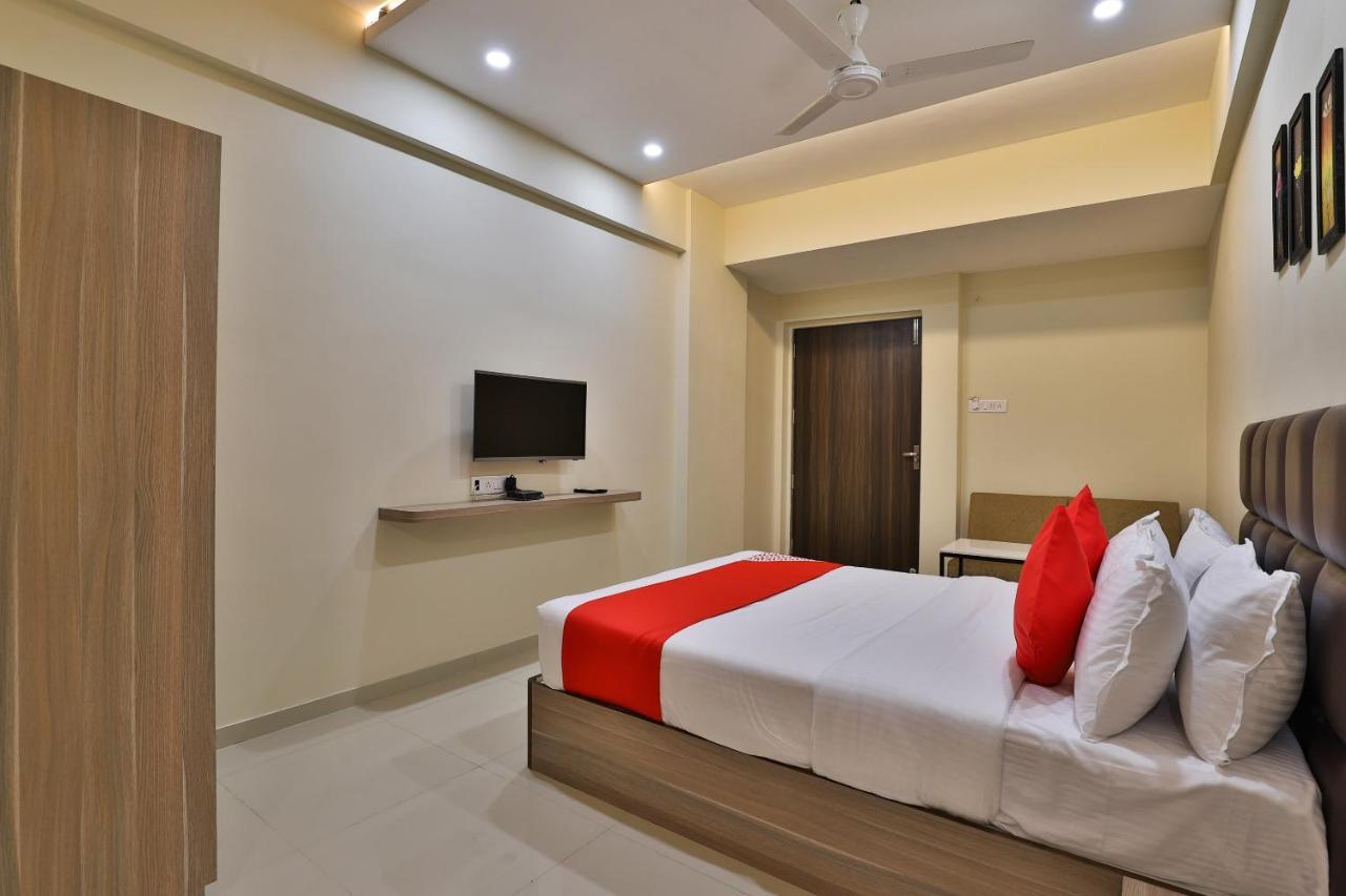 Oyo 28429 Hotel Citadel Surate Extérieur photo