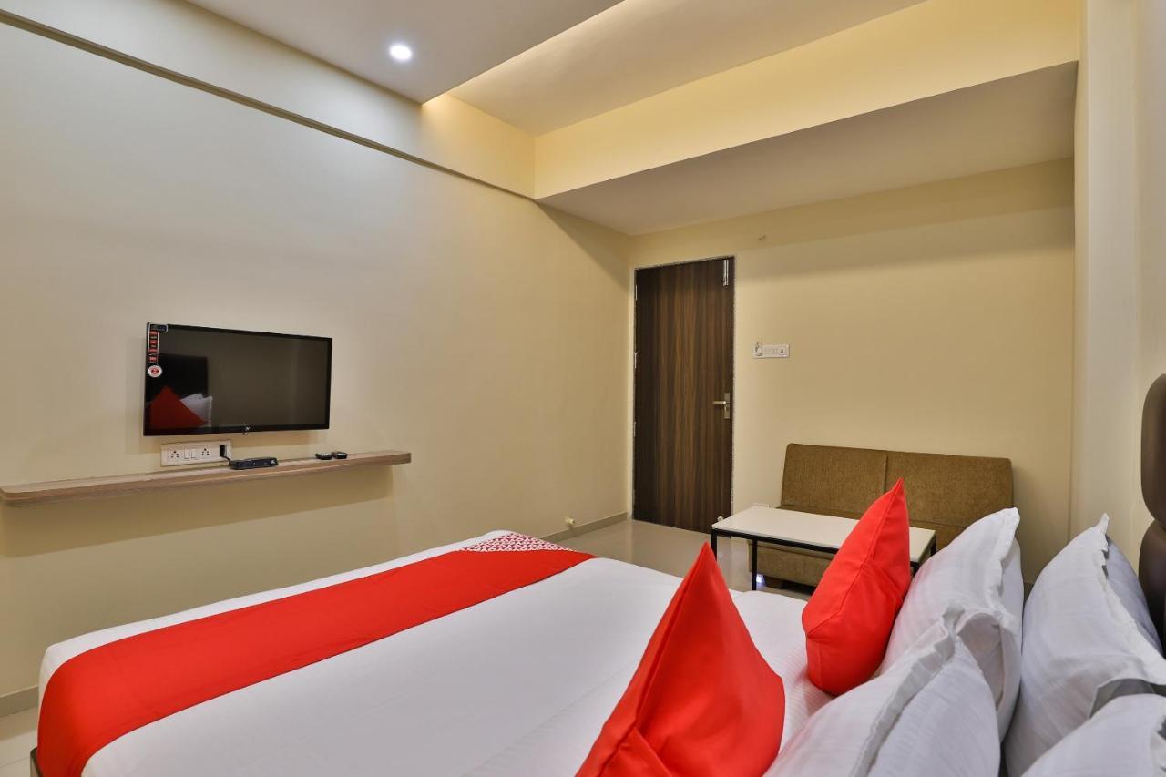 Oyo 28429 Hotel Citadel Surate Extérieur photo