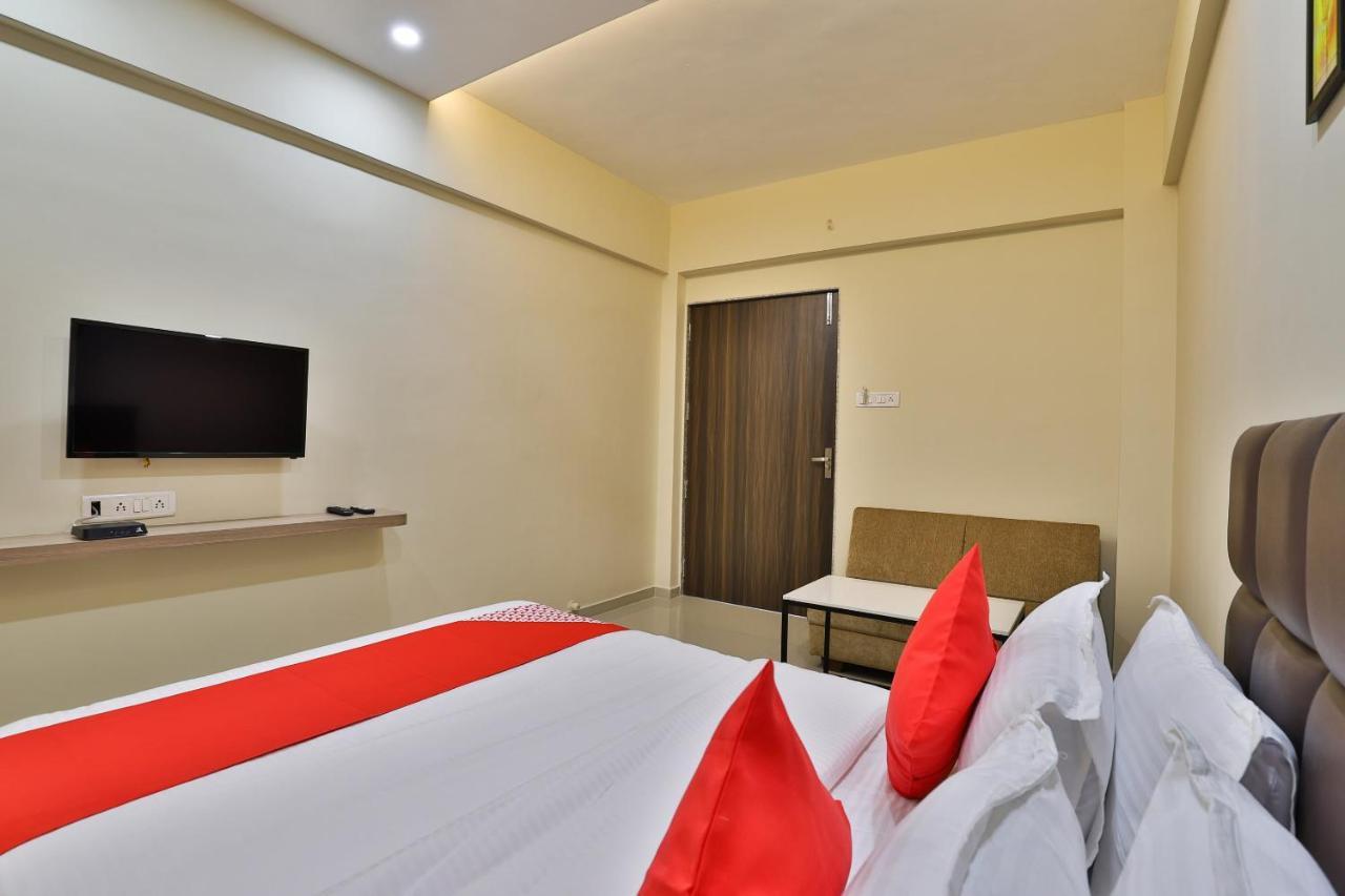 Oyo 28429 Hotel Citadel Surate Extérieur photo